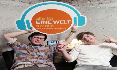 Unsere beiden Hauptgewinner bei der Produktion des neuen EINE WELT-Songs „Mauern (Second ’89)“.